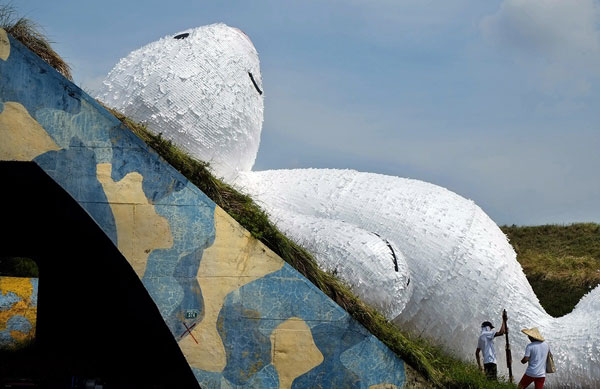 大黃鴨之父再出新作 25米大月兔迎中秋 大黃鴨之父再出新作 25米大月兔迎中秋