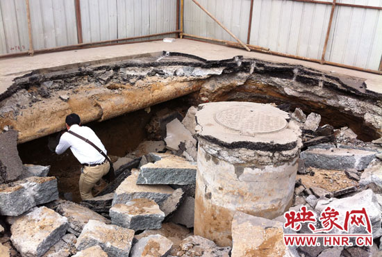 有工作人員下到坑內(nèi)進行檢查，但拒絕透露具體工作單位。