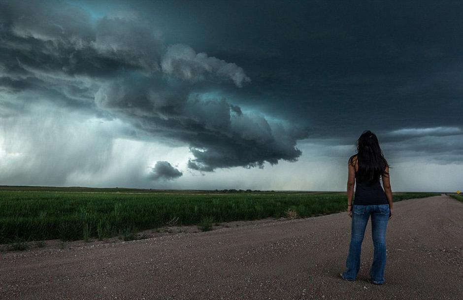 夫婦追逐風暴 丈夫為妻子拍“風暴寫真” 夫婦追逐風暴 丈夫為妻子拍“風暴寫真”