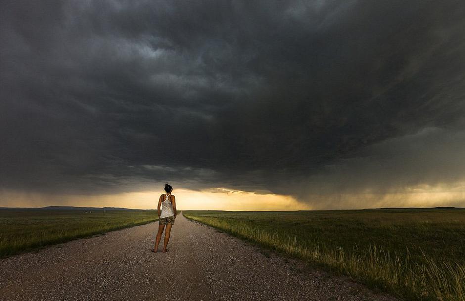 夫婦追逐風暴 丈夫為妻子拍“風暴寫真” 夫婦追逐風暴 丈夫為妻子拍“風暴寫真”