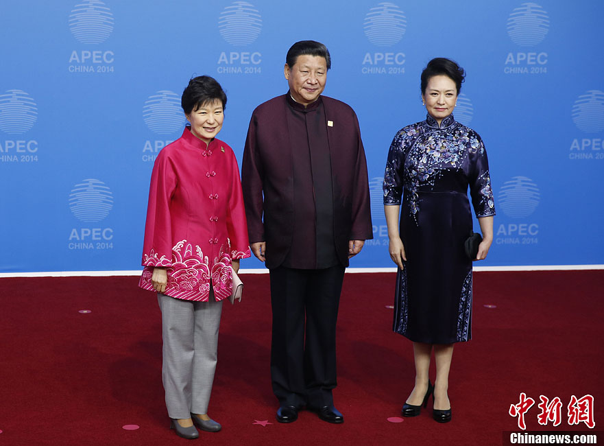 圖為習近平夫婦歡迎韓國總統(tǒng)樸槿惠。中新社發(fā) 杜洋 攝