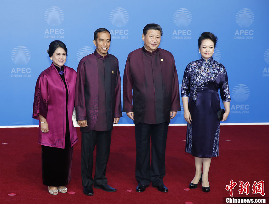 圖為習近平夫婦歡迎印度尼西亞總統(tǒng)佐科·維多多。中新社發(fā) 杜洋 攝