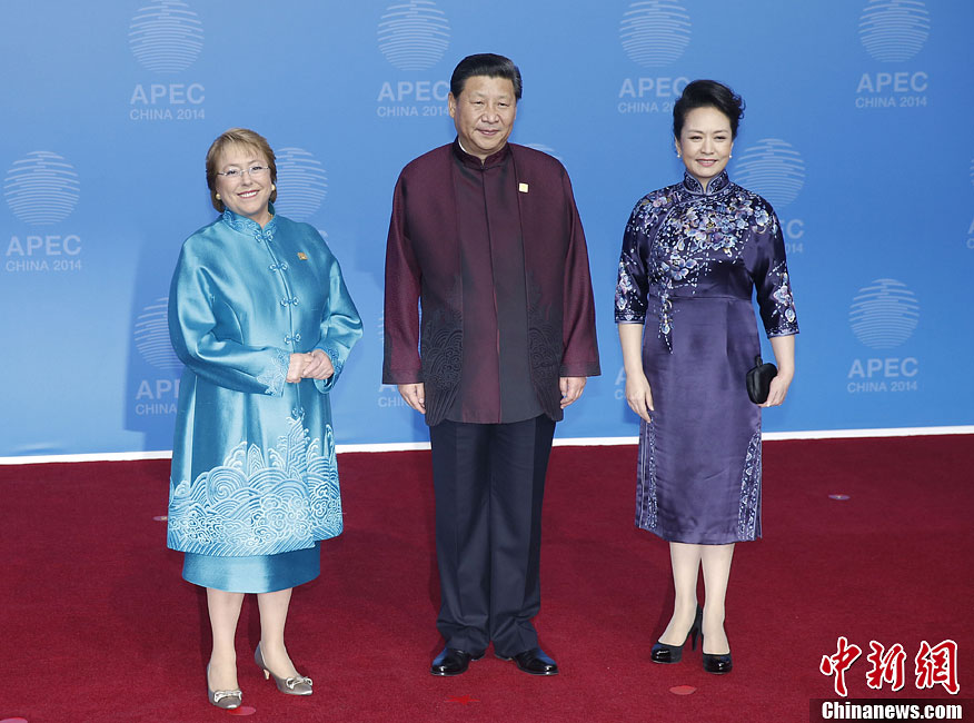 圖為習近平夫婦歡迎智利總統(tǒng)巴切萊特。中新社發(fā) 杜洋 攝