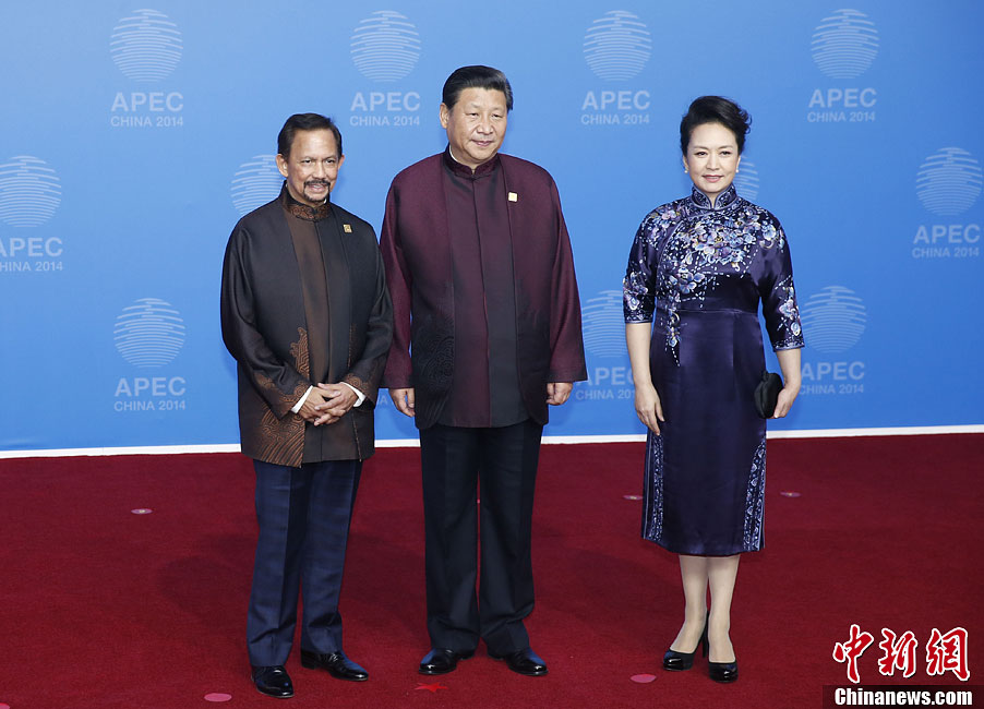 圖為習近平夫婦歡迎文萊蘇丹哈桑納爾。中新社發(fā) 杜洋 攝