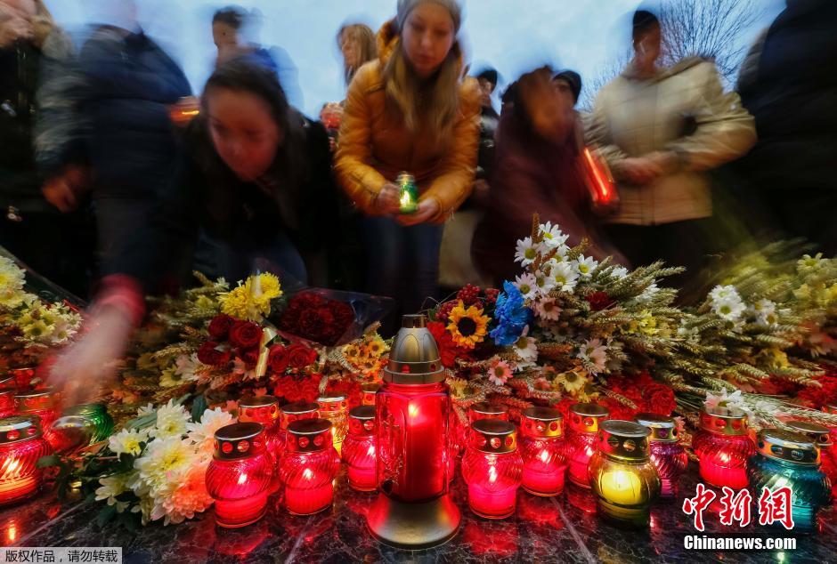 當(dāng)?shù)貢r間2014年11月22日，烏克蘭基輔，民眾舉行儀式紀(jì)念1932-1933烏克蘭大饑荒81周年