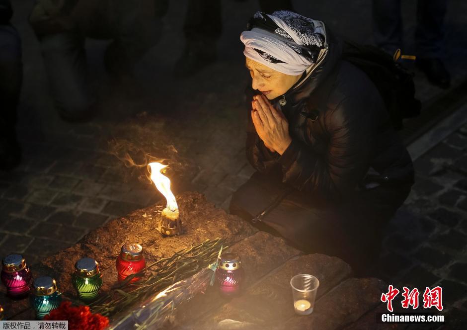 當(dāng)?shù)貢r間2014年11月22日，烏克蘭基輔，民眾舉行儀式紀(jì)念1932-1933烏克蘭大饑荒81周年