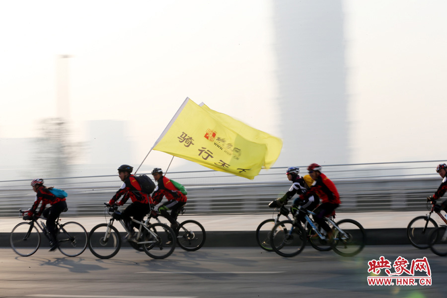 獻(xiàn)愛心、騎行天下，映象網(wǎng)騎行車友樂翻天