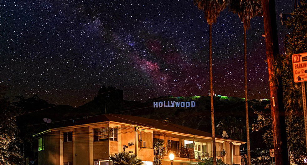 星空下的好萊塢。（網(wǎng)頁截圖）