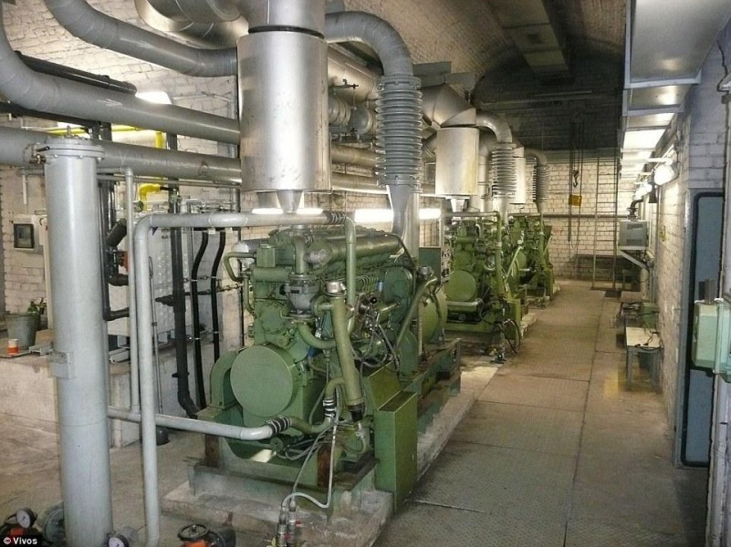 地堡中有無(wú)數(shù)個(gè)洞室，每個(gè)都會(huì)有自己的安全系統(tǒng)，還有無(wú)數(shù)可密封的防爆門。