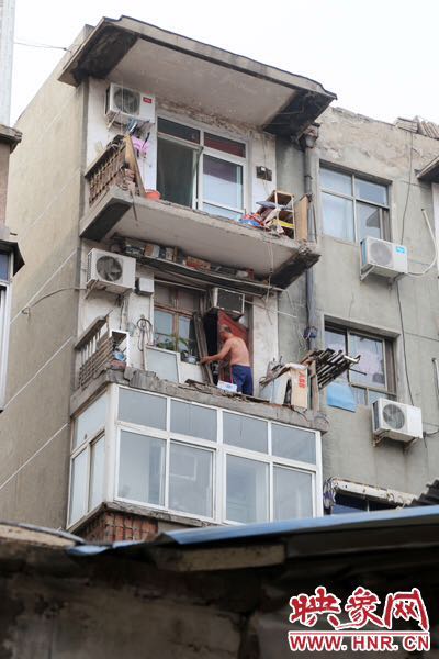 據(jù)了解，該棟房屋建造于1986年，距今已經(jīng)30年。