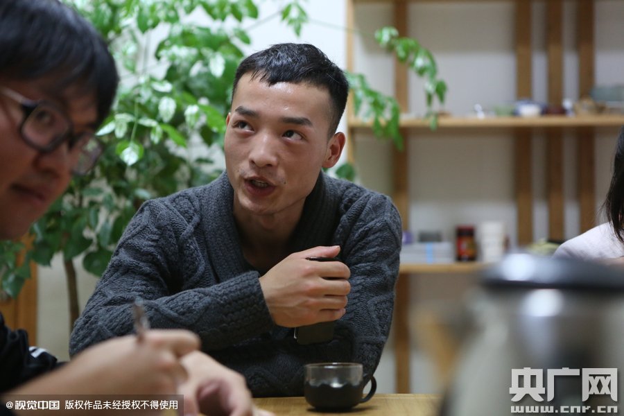 網(wǎng)絡紅人葉良辰現(xiàn)身浙江臺州，接受記者的專訪。