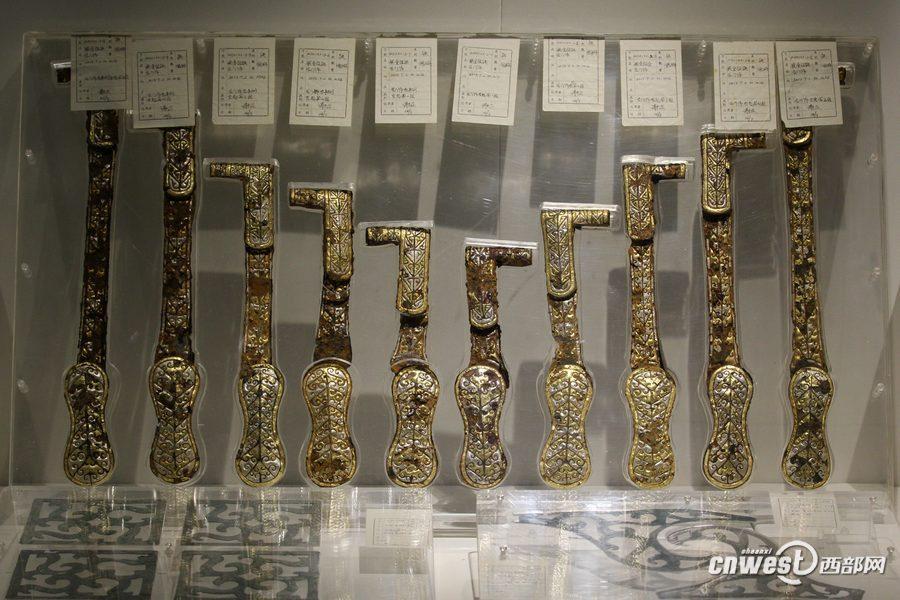 出土的車門飾。