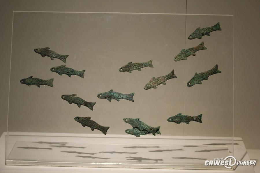 青銅魚符，有專家推測(cè)是覆蓋棺槨所用荒帷上懸掛的裝飾物。