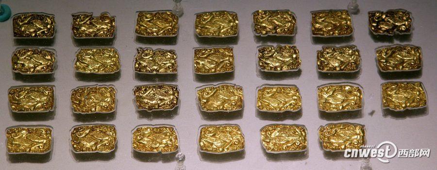 戎人墓出土的黃金牌飾。