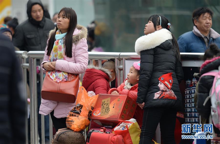 （關(guān)注春運）（32）全國各地迎來返程客流高峰