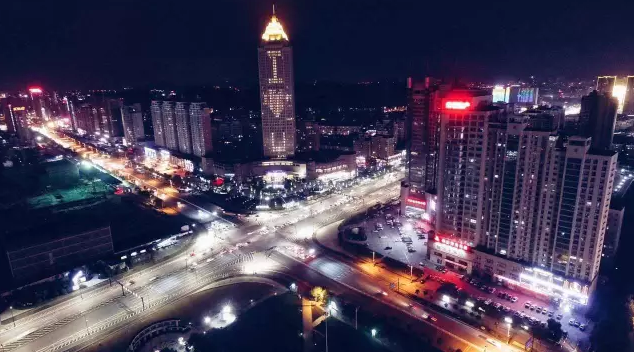 情人節(jié)最溫暖告白！84歲老人包下整樓示愛老伴