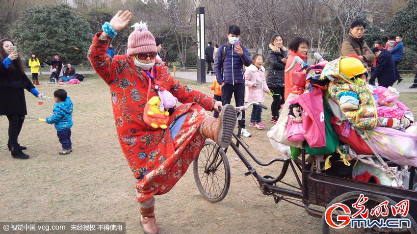 鄭州:八旬老太不讓子女陪伴身邊 將布娃娃當(dāng)子女養(yǎng) 鄭州:八旬老太不讓子女陪伴身邊 將布娃娃當(dāng)子女養(yǎng)