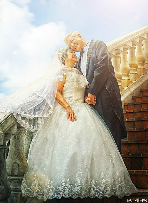 為愛圓夢！八旬老人帶老伴拍攝童話式夢幻婚紗照(圖)