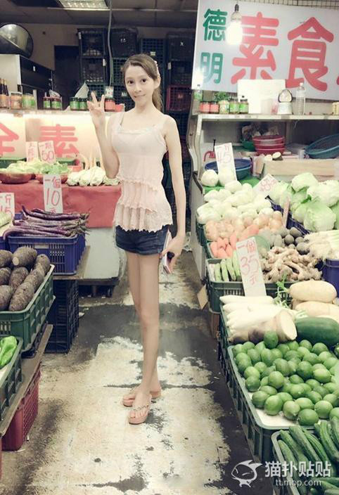 臺版蛇精媽走紅 自帶時(shí)空扭曲效果