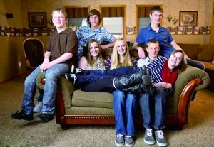 長大后的七胞胎。