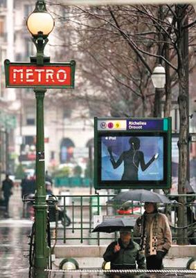 法國設(shè)置“語言警察”，防止民眾在受限制的場合說英語或聽英語內(nèi)容。