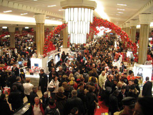 “黑色星期五”血拼:窮人排長(zhǎng)龍富人不湊熱鬧 “黑色星期五”血拼:窮人排長(zhǎng)龍富人不湊熱鬧