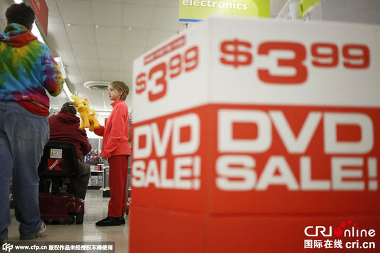 美國(guó)民眾搶購(gòu)打折商品 迎“黑色星期五”血拼日(高清組圖) 美國(guó)民眾搶購(gòu)打折商品 迎“黑色星期五”血拼日(高清組圖)