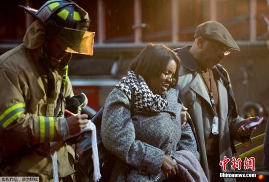 當(dāng)?shù)貢r間1月12日，美國華盛頓市中心朗方廣場站突然冒出濃煙，事件導(dǎo)致一名女性喪生。