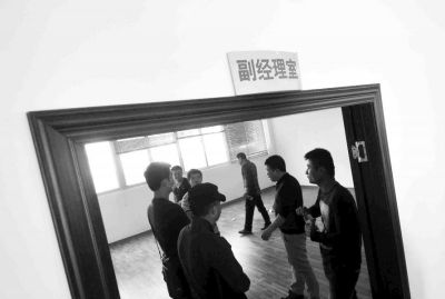  副經(jīng)理室裝修得相當豪華，稱得上“土豪”級別