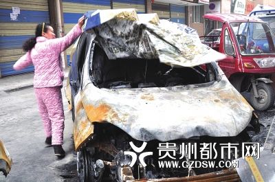 才跑8000公里的車被燒得不成樣子。