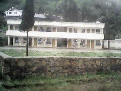 昨日，貴州畢節(jié)某小學(xué)，只有二、四、六三個(gè)年級(jí)，四年級(jí)學(xué)生30多名。讀者供圖