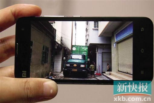 吳師傅的貨車被迫停留在現(xiàn)場幾天。