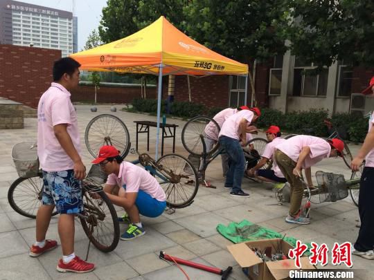 大學(xué)生復(fù)活300余輛“僵尸”自行車(chē) 建誠(chéng)信車(chē)棚