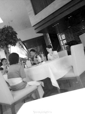 疑似與章澤天家人一起吃飯 網(wǎng)絡圖片