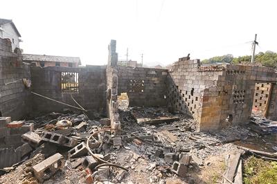 湖南省婁底市婁星區(qū)石井鎮(zhèn)山泉村橋溪港煤礦設(shè)備被搶劫一空，形成了廢墟