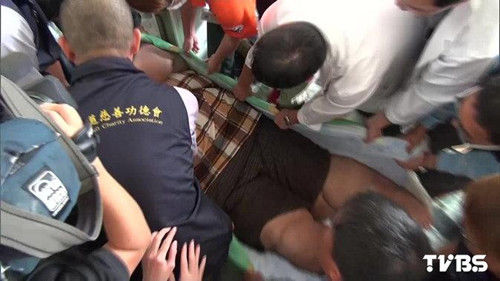 男子重300公斤10名大漢幫忙用貨車(chē)載去減肥（圖）