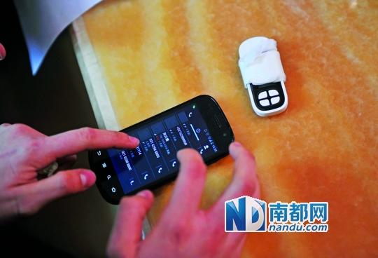 一個(gè)號(hào)碼為021-62588800的電話自稱上海靜安區(qū)公安分局，騙走了小程148萬。記者 梁煒培 攝