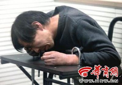 3月29日，多次騷擾孕婦的賈某在公安蓮湖分局接受訊問