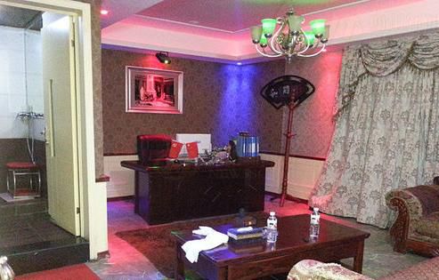 四川宜賓涉黃場(chǎng)所裝修成辦公室 桌上擺國(guó)旗黨旗 四川宜賓涉黃場(chǎng)所裝修成辦公室 桌上擺國(guó)旗黨旗