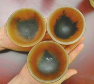 要價20萬元的犀牛角碗。