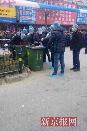 亳州路邊垃圾桶內(nèi)驚現(xiàn)碎尸。網(wǎng)友供圖