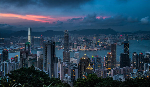 不要溫和地走進那個良夜 因為夜太美！