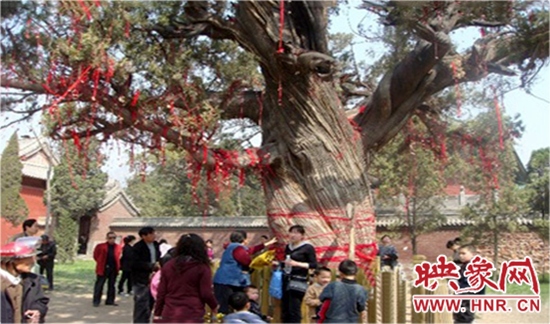 “中原第一靈廟 千年中岳廟會(huì)”十元票價(jià)惠民眾 “中原第一靈廟 千年中岳廟會(huì)”十元票價(jià)惠民眾