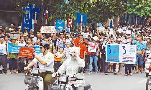 越南再現(xiàn)反華游行 越南再現(xiàn)反華游行
