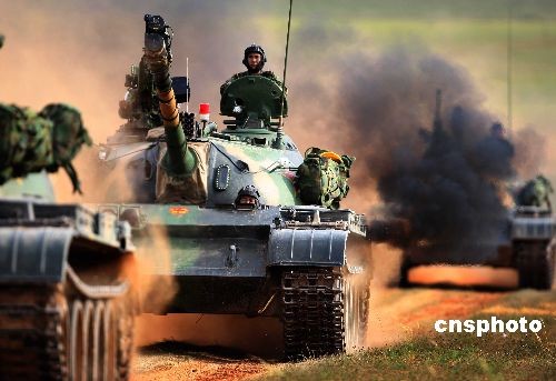 礪兵--2008:解放軍機(jī)械化部隊(duì)向陣地開(kāi)進(jìn)(資料圖) 礪兵--2008:解放軍機(jī)械化部隊(duì)向陣地開(kāi)進(jìn)(資料圖)