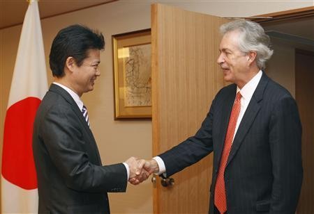 10月15日上午，日本外相玄葉光一郎與到訪的美國(guó)常務(wù)助理國(guó)務(wù)卿伯恩斯在日外務(wù)省舉行了會(huì)談。