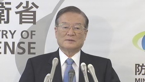 日本防衛(wèi)省森本敏16日上午出席記者會(huì)。