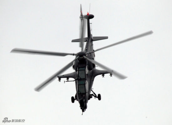 資料圖：在珠海航展上亮相的武直-10攻擊直升機(jī)。