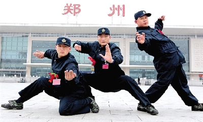 昨日，即將入伍的少林高手們啟程前合影留念