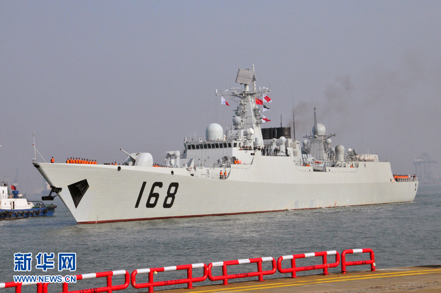 　25日15時(shí)，海軍南海艦隊(duì)“廣州”號(hào)驅(qū)逐艦駛?cè)霃V州南沙汽車碼頭